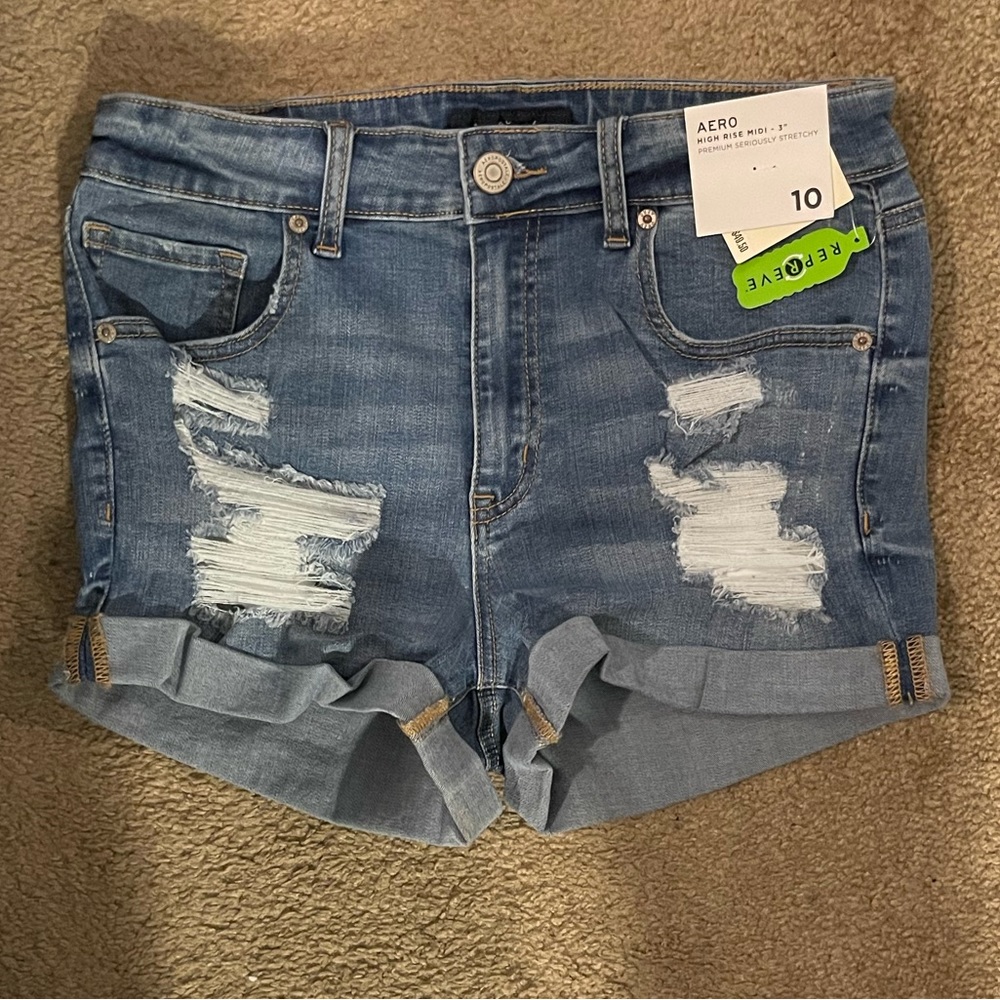 NWT AERO Shorts Sz10